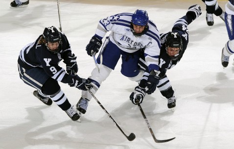 世界杯分析中心-日本世预赛，甜蜜烦恼转为严峻考验，阵容厚度难掩锋线隐忧